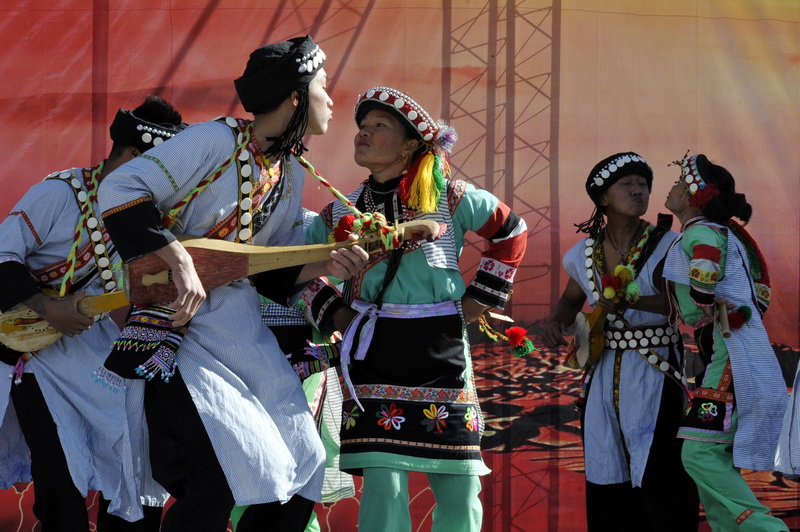 傈僳族舞蹈《鸽子渡食》保山市代表队