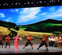 云南省第八届民族民间歌舞乐展演第三场演出精彩不断
