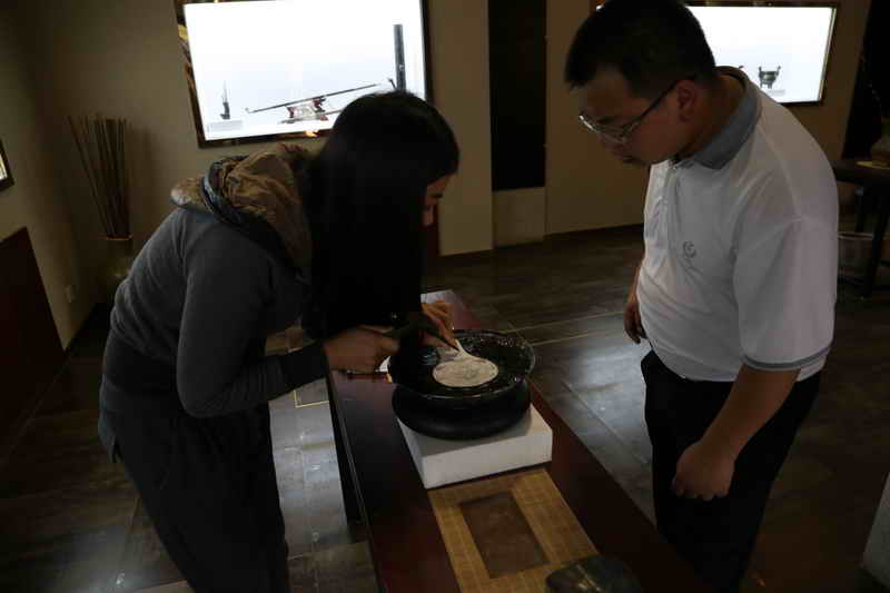 参观乌铜走银传承馆